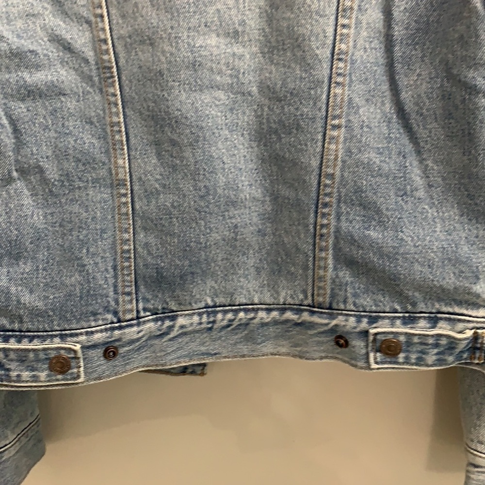 LEVI'S Women's Original Sherpa Trucker Jean Jacket - Picture 8 of 8